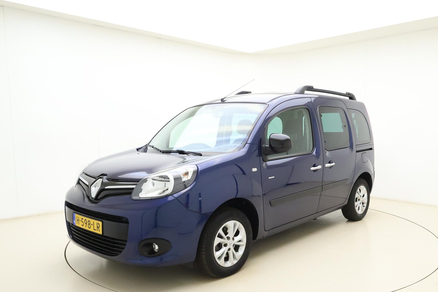 Renault Kangoo Family - Rolstoelbus | Invalide vervoer | Rolstoelsauto handgeschakeld | Rolstoellift | Airco | Ver - AutoWereld.nl
