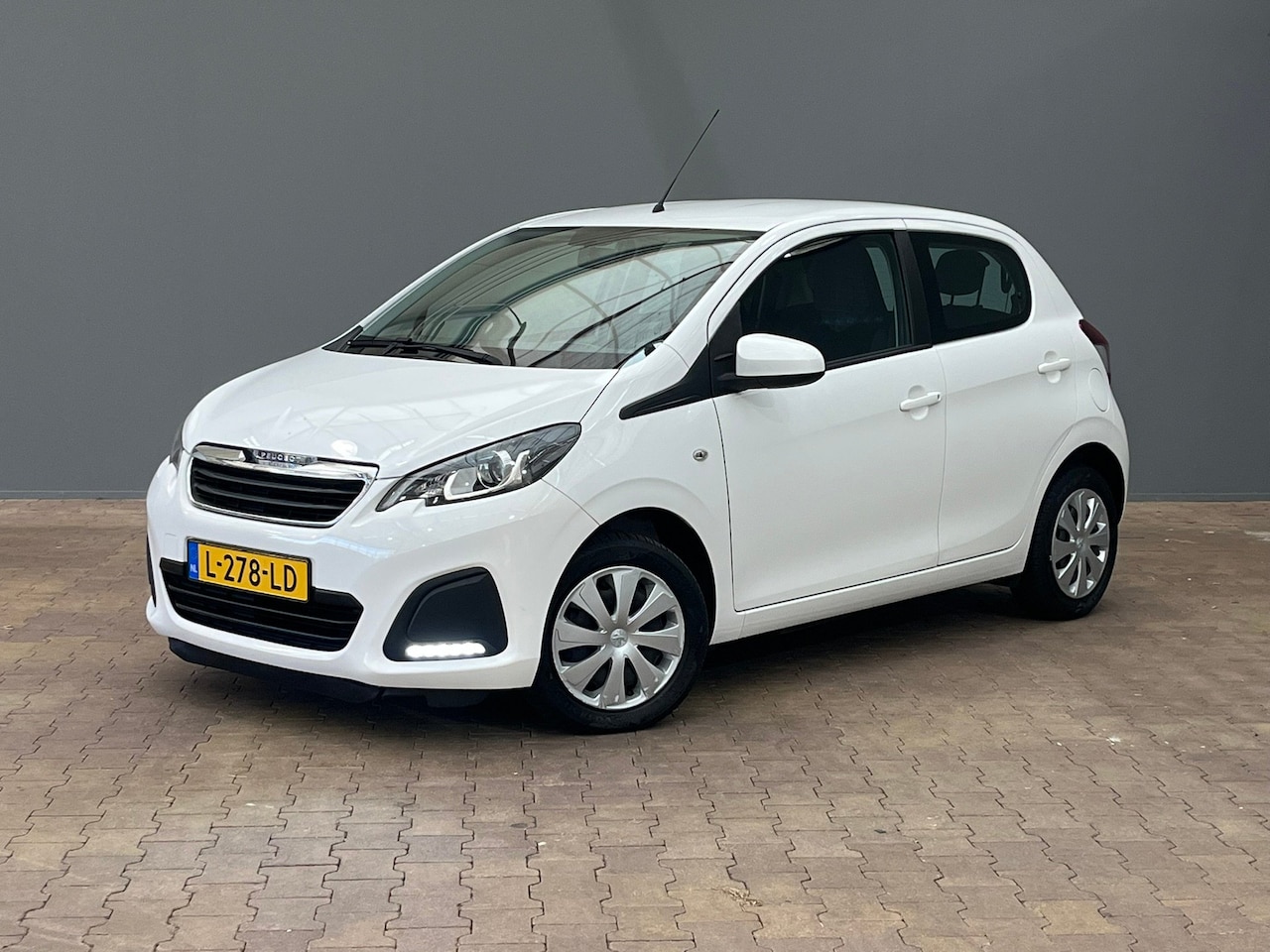 Peugeot 108 - 1.0 e-VTi Active Camera | Carplay | Airco | Bleutooth | Centrale Vergrendeling | LED Dagri - AutoWereld.nl