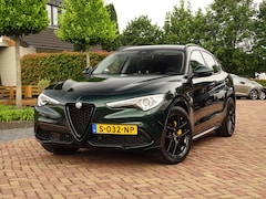 Alfa Romeo Stelvio - 2.2d Customized Verde Visconti | Carplay | 20 inch | Leer | ETC