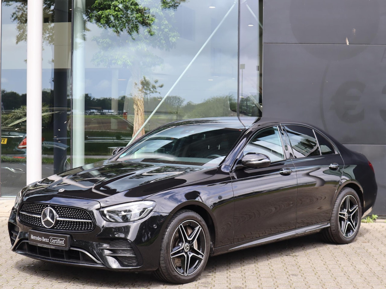 Mercedes-Benz E-klasse - 300 e Business Solution AMG l Keyless l Achteruitrij camera l Stoelverwarming l Dodehoekas - AutoWereld.nl