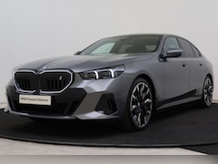 BMW i5 - eDrive40 M Sport / Trekhaak / Panoramadak / Comfortstoelen / Adaptieve LED / Harman-Kardon
