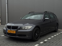 BMW 3-serie Touring - 320i High Executive | Automaat | Panoramadak | Leder | Parkeersensoren | 18 inch | Bluetho