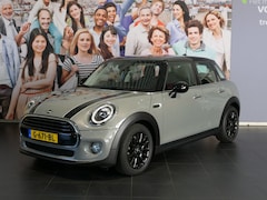 MINI 5-Deurs - 1.5 Cooper *Dealer onderhouden* - Alarm klasse 3 - Navi - Cruise - Sensor Achter