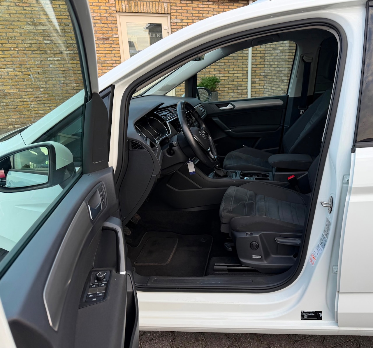 Volkswagen Touran - 1.4 TSI Bj 2018 7 persoons van eerste eigenaar - AutoWereld.nl