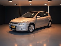 Hyundai i30 - 2.0i Style-schuifdak-airco-trekhaak-nieuwe koppeling-elek ramen