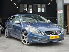 Volvo V60 - 1.6 T3 R-Design|2e eig|NAP|AUT|PDC|Trekhaak|Cruise