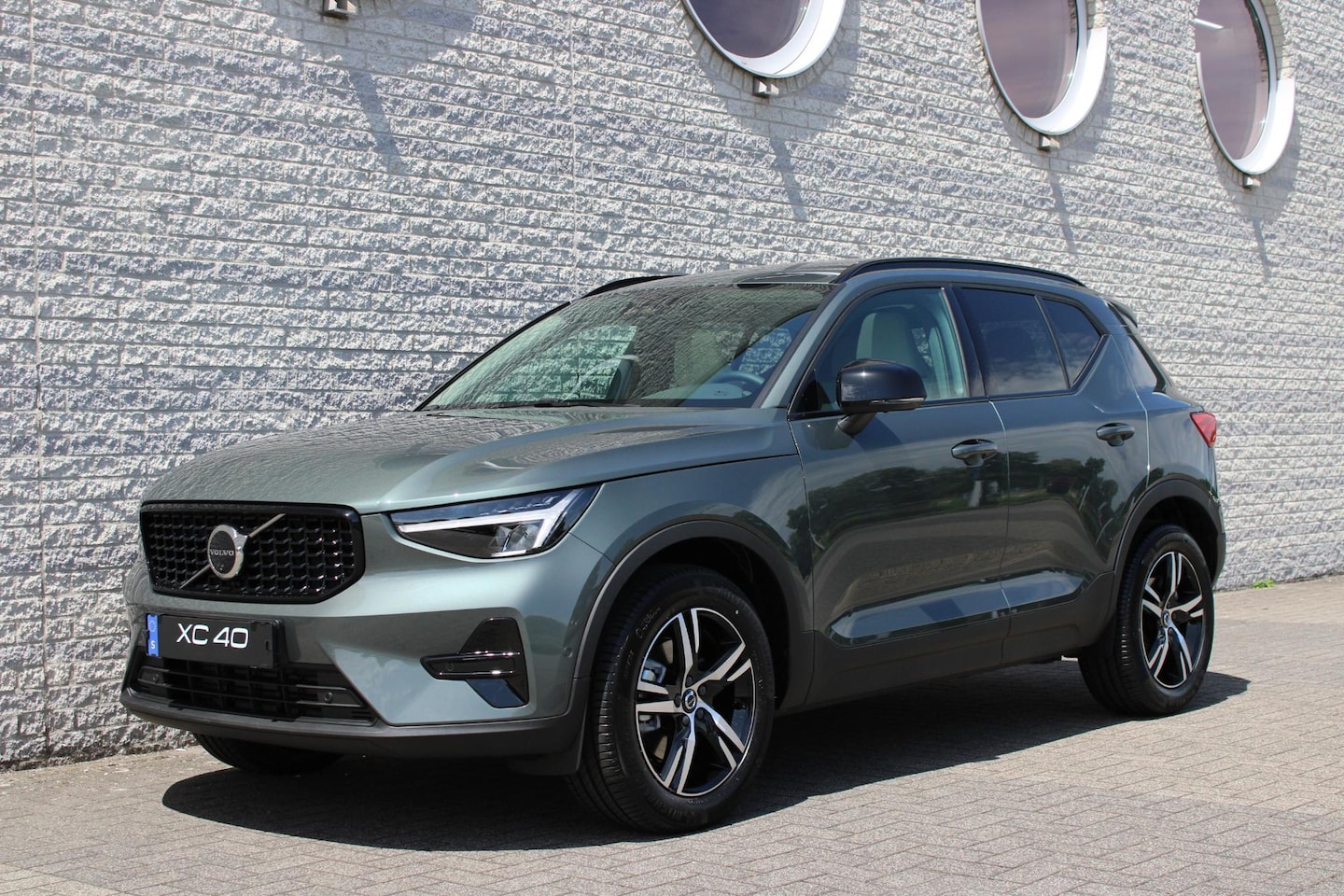 Volvo XC40 - 2.0 B4 Plus Dark | Demo deal | Achteropkomend verkeer waarschuwing | Apple Carplay & Andro - AutoWereld.nl