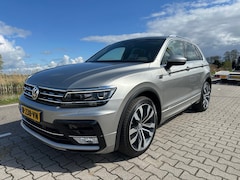 Volkswagen Tiguan - 2.0 TSI 4Motion Highline R-Line, Panorama, Keyless, Head-up, Trekhaak, Carplay, Camera, El