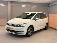 Volkswagen Touran - 1.5 TSI Highline 7p | LED | ELEKT.- ACHTERKLEP | CAMERA |