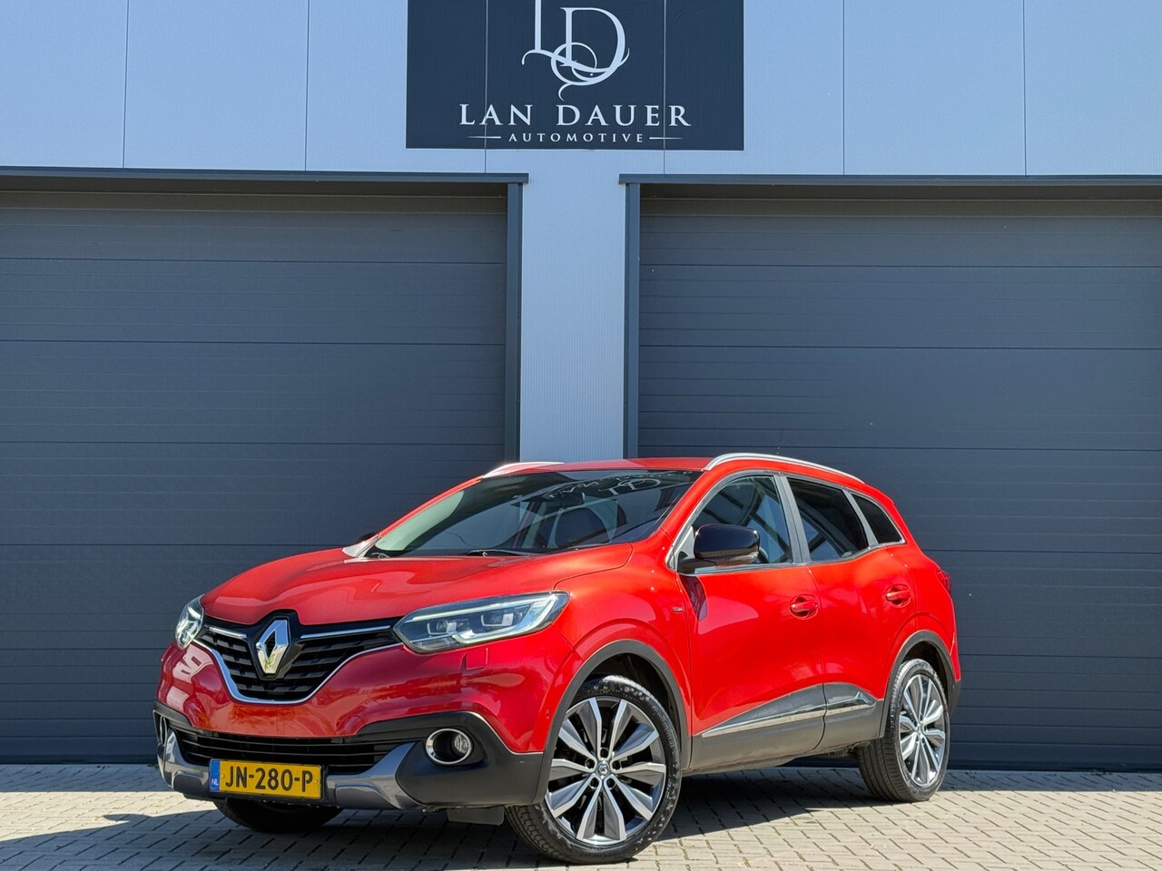 Renault Kadjar - 1.2 TCe Bose / CAMERA / NAP / TREKHAAK / APK - AutoWereld.nl