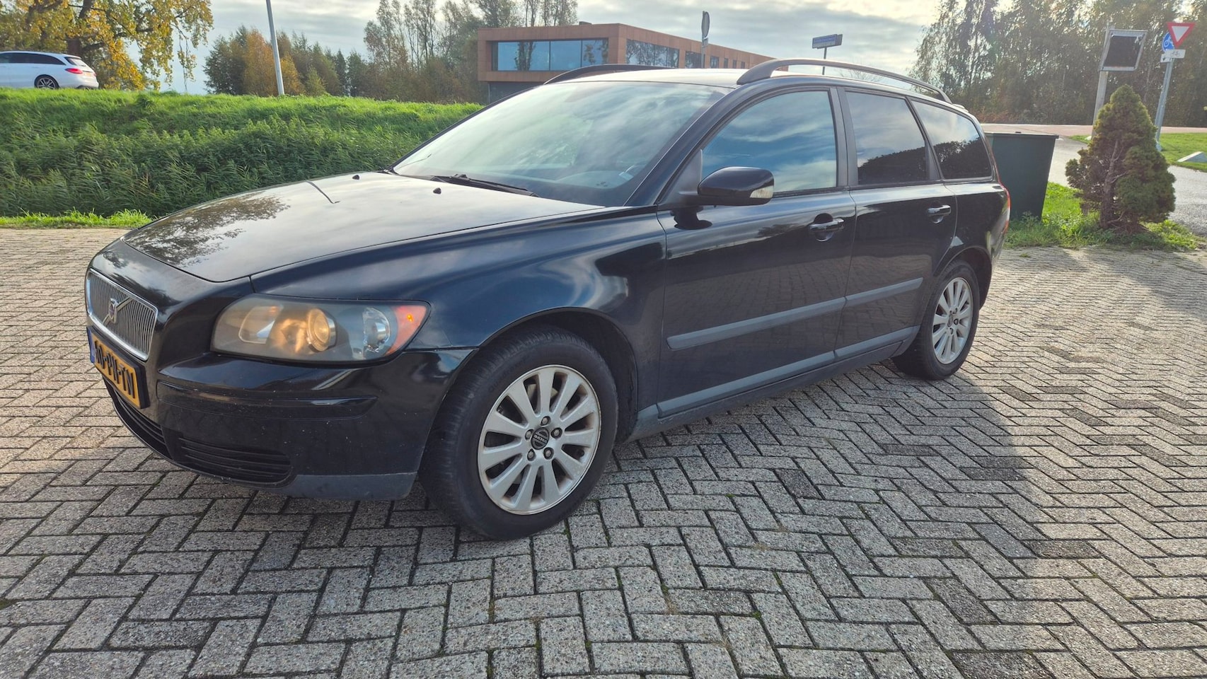 Volvo V50 - 2.4 Elan rijd goed voor export - AutoWereld.nl