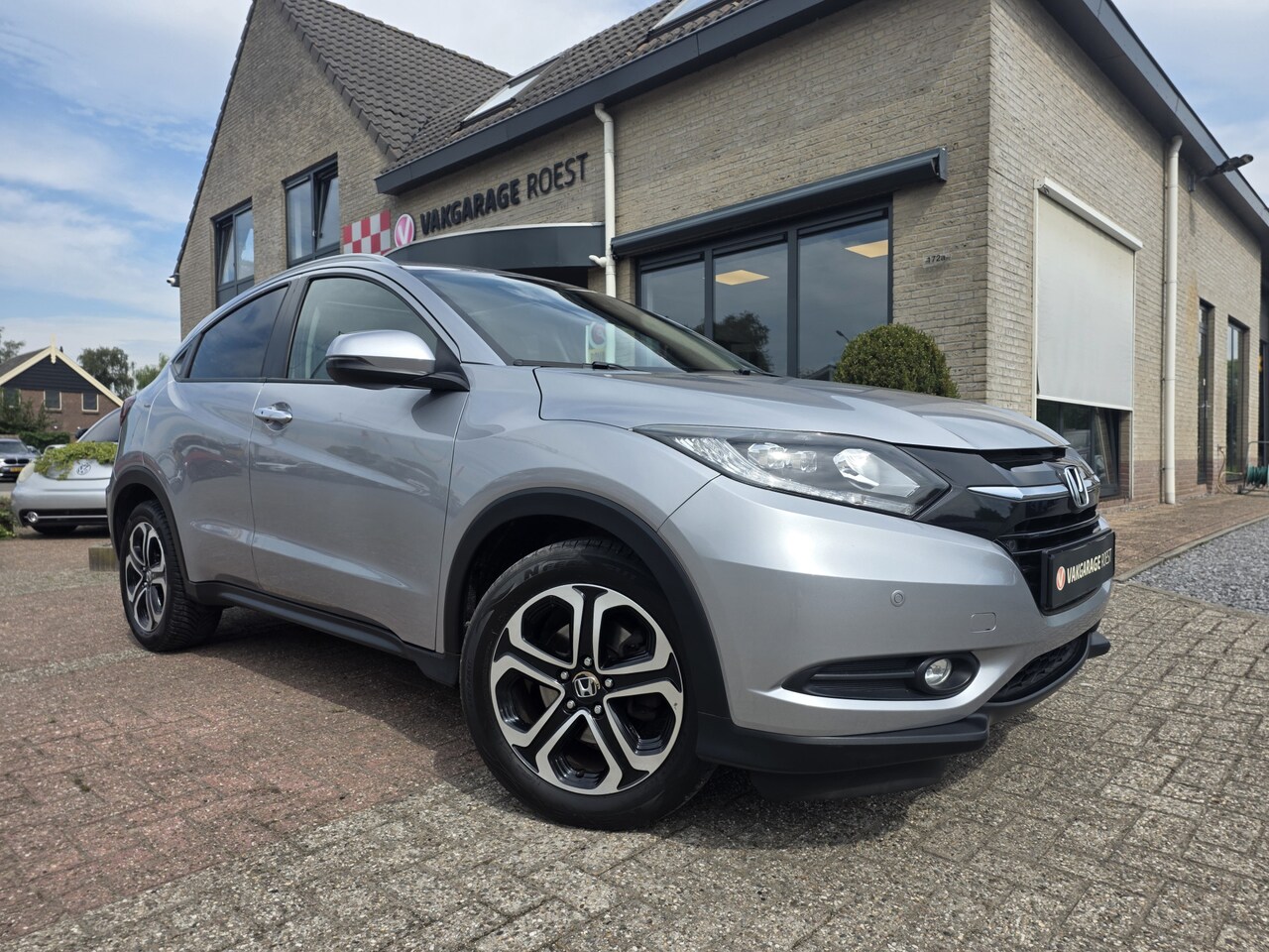 Honda HR-V - 1.5 i-VTEC Executive Automaat Panoramadak / Camera / Full LED - AutoWereld.nl