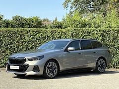 BMW 5-serie Touring - 550e xDrive | M-Sport Pro | CoPilot | Bowers & Wilkins | Elek. Stoelverst. | 4x Stoelverw.