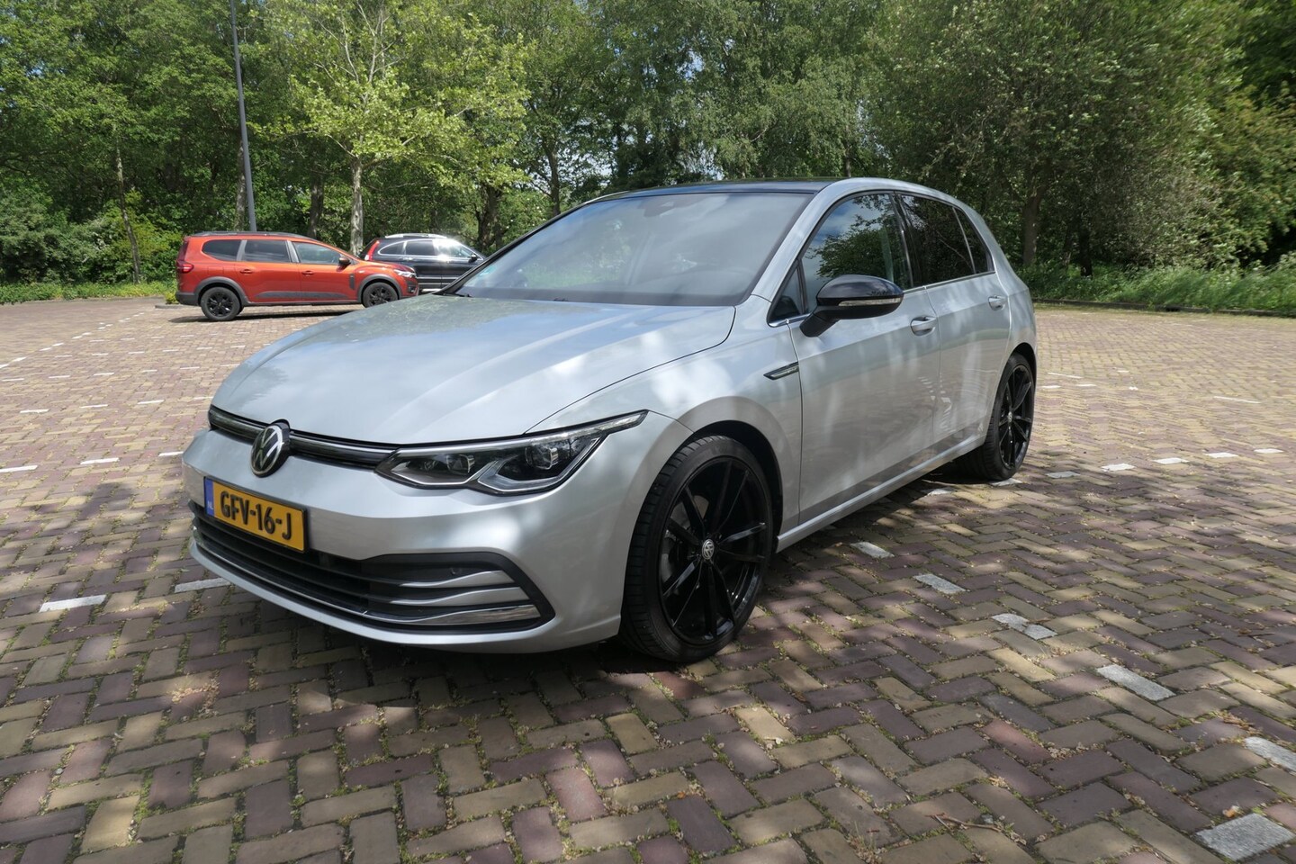 Volkswagen Golf - 1.5 eTSI R-Line Business Automaat/Apk/Climate/Cruise/Navi/Camera/Pano/ - AutoWereld.nl
