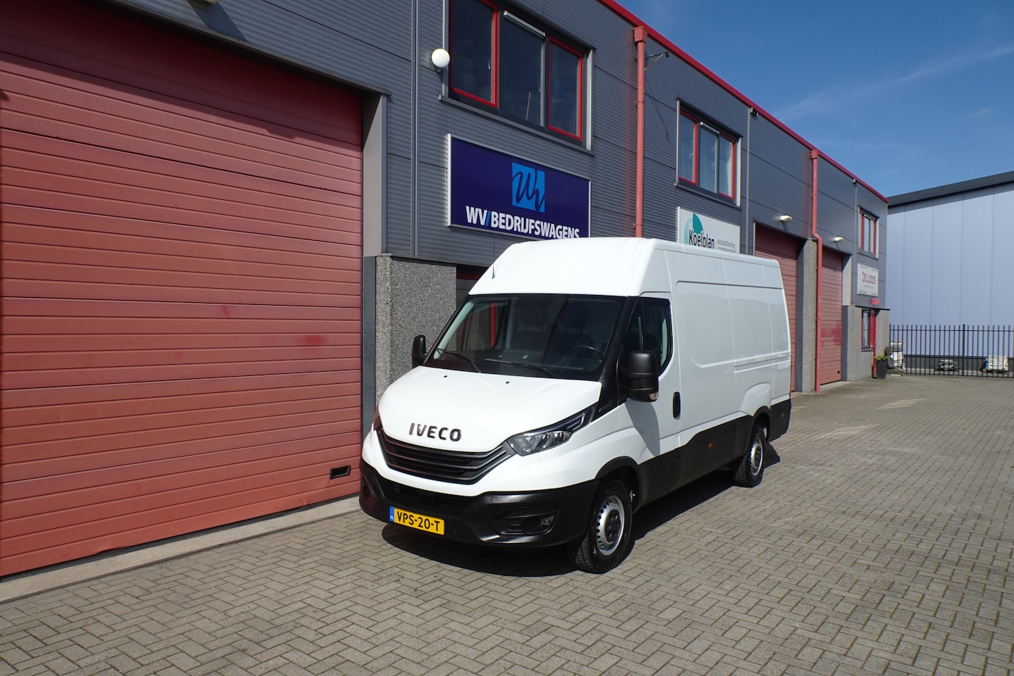Iveco Daily - 35 S 16 35S16V 2.3 35 2h l 3 3 zits automaat nl auto !!!!!!!! 8 traps 3500 kg trekhaak gewicht - AutoWereld.nl
