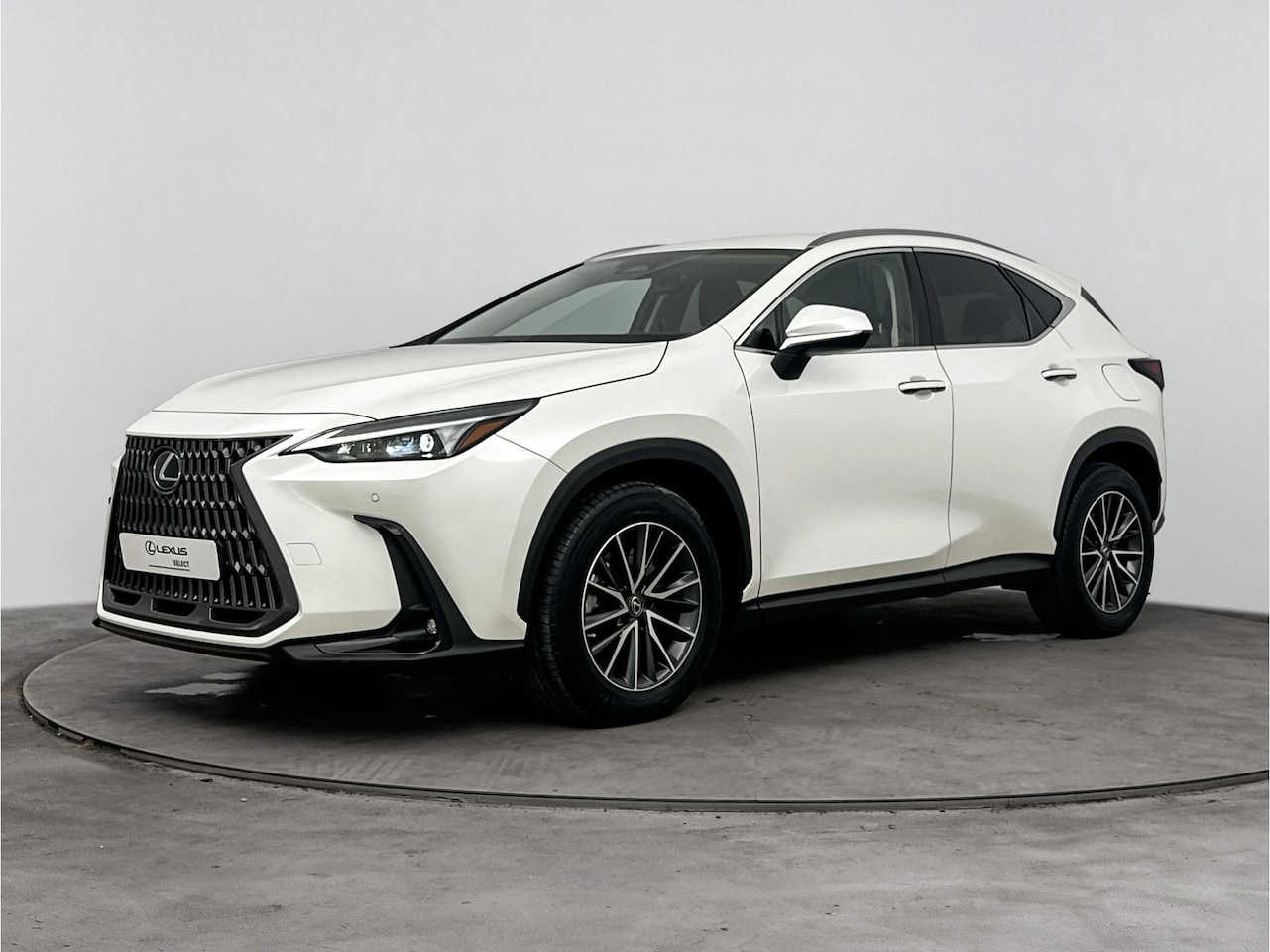 Lexus NX - 450h+ AWD Luxury Line | Parkeersensoren V+A | Blindspot | Stuur-Stoelverwarming | - AutoWereld.nl