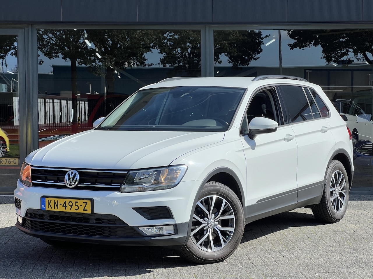 Volkswagen Tiguan - 1.4 TSI Trendline | Trekhaak | RIJKLAAR | Navi - AutoWereld.nl