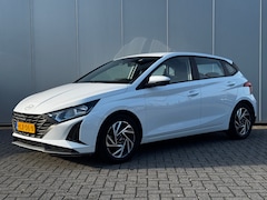 Hyundai i20 - 1.2 MPI 84pk Comfort | Airco | Camera | Carplay | Cruise control | Dodehoek detectie | Nav