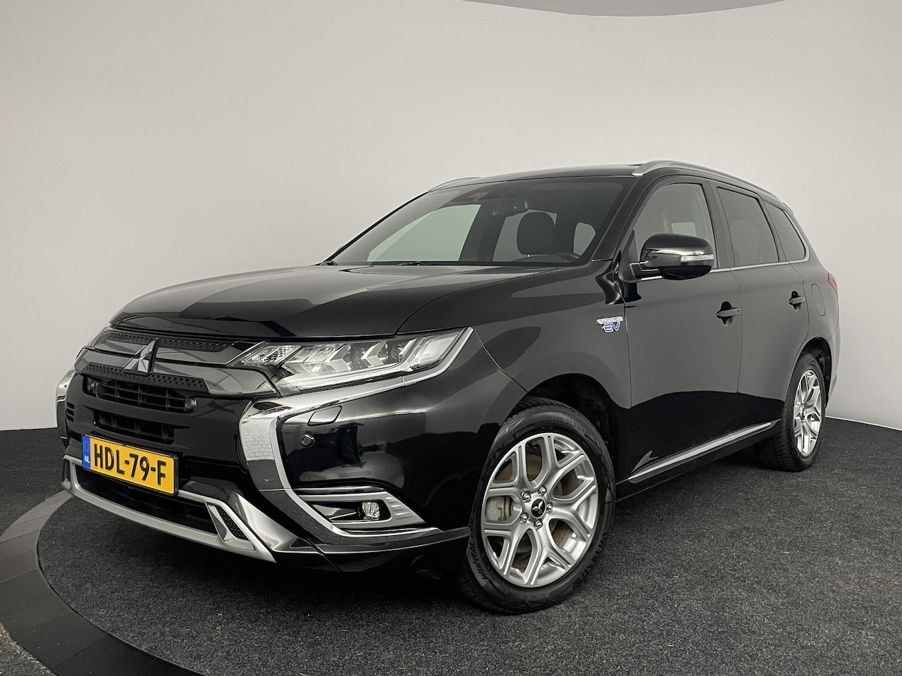 Mitsubishi Outlander - 2.4 PHEV Intense+ | Schuif-kanteldak | Leder | Plug-in Hybrid - AutoWereld.nl