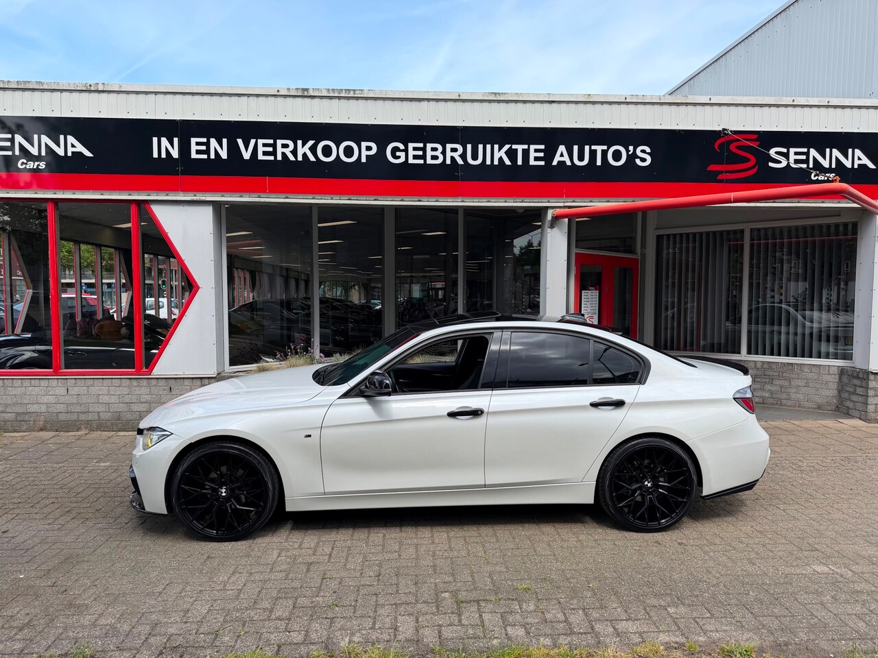 BMW 3-serie - 320i Aut - M pakket - 20 inch - Leer - HUD - Klep - AutoWereld.nl