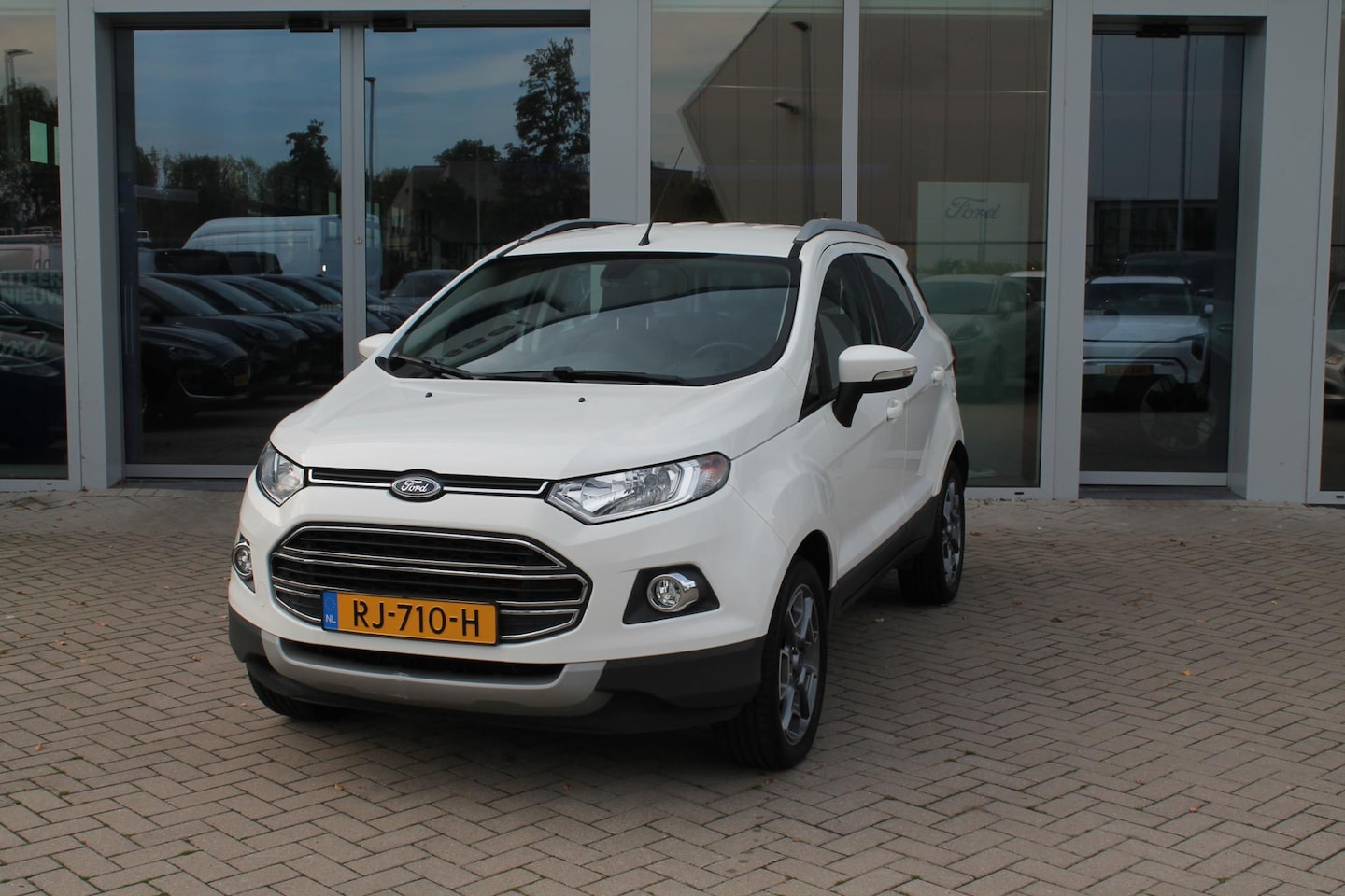Ford EcoSport - 1.0 EcoBoost Titanium | Cruise Control | Stoelverwarming | Voorruit verwarming | Camera | - AutoWereld.nl