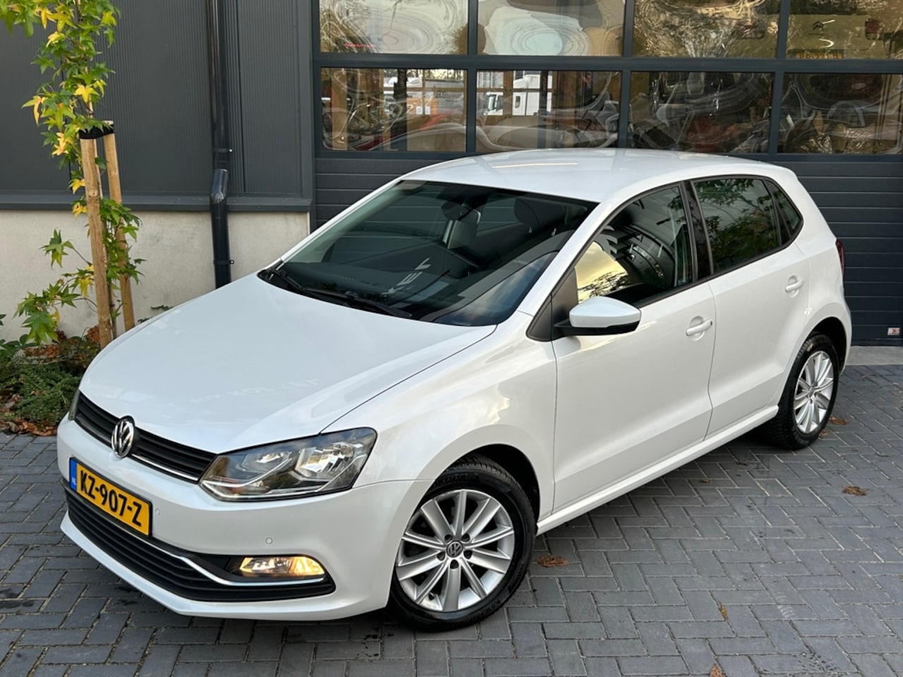 Volkswagen Polo - 1.2 TSI Comfortline Connected Series | Airco | Apple Carplay | Iso | 5 Deurs - AutoWereld.nl
