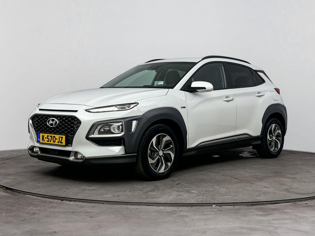 Hyundai Kona - 1.6 GDI HEV Premium | Leder | Stoelverwarming | Elektrische stoelen | Trekhaak - AutoWereld.nl