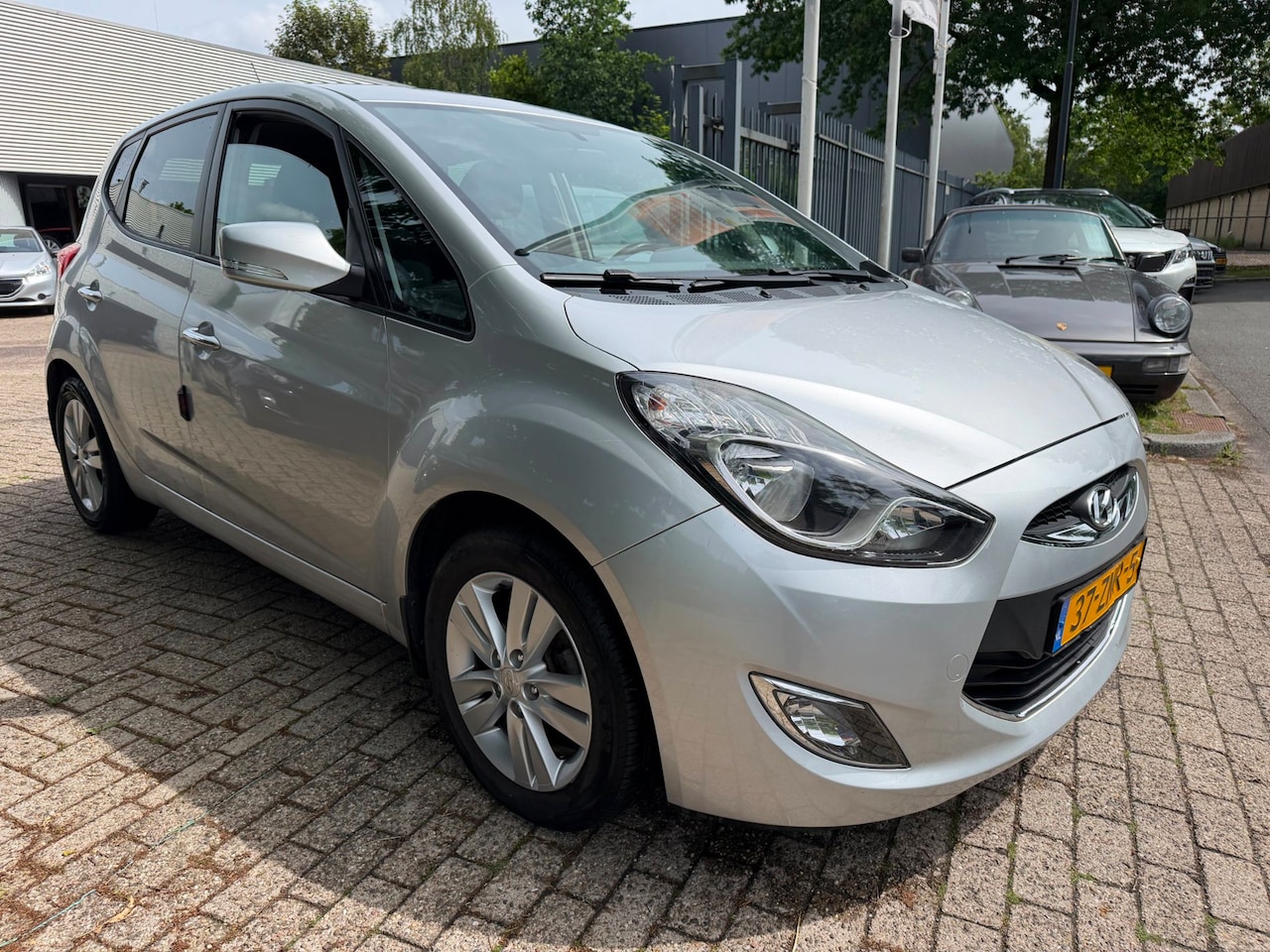 Hyundai ix20 - 1.6i i-Vision automaat, airco, cruise control, trekhaak, elec pakket, 1e eigenaar , 127.42 - AutoWereld.nl