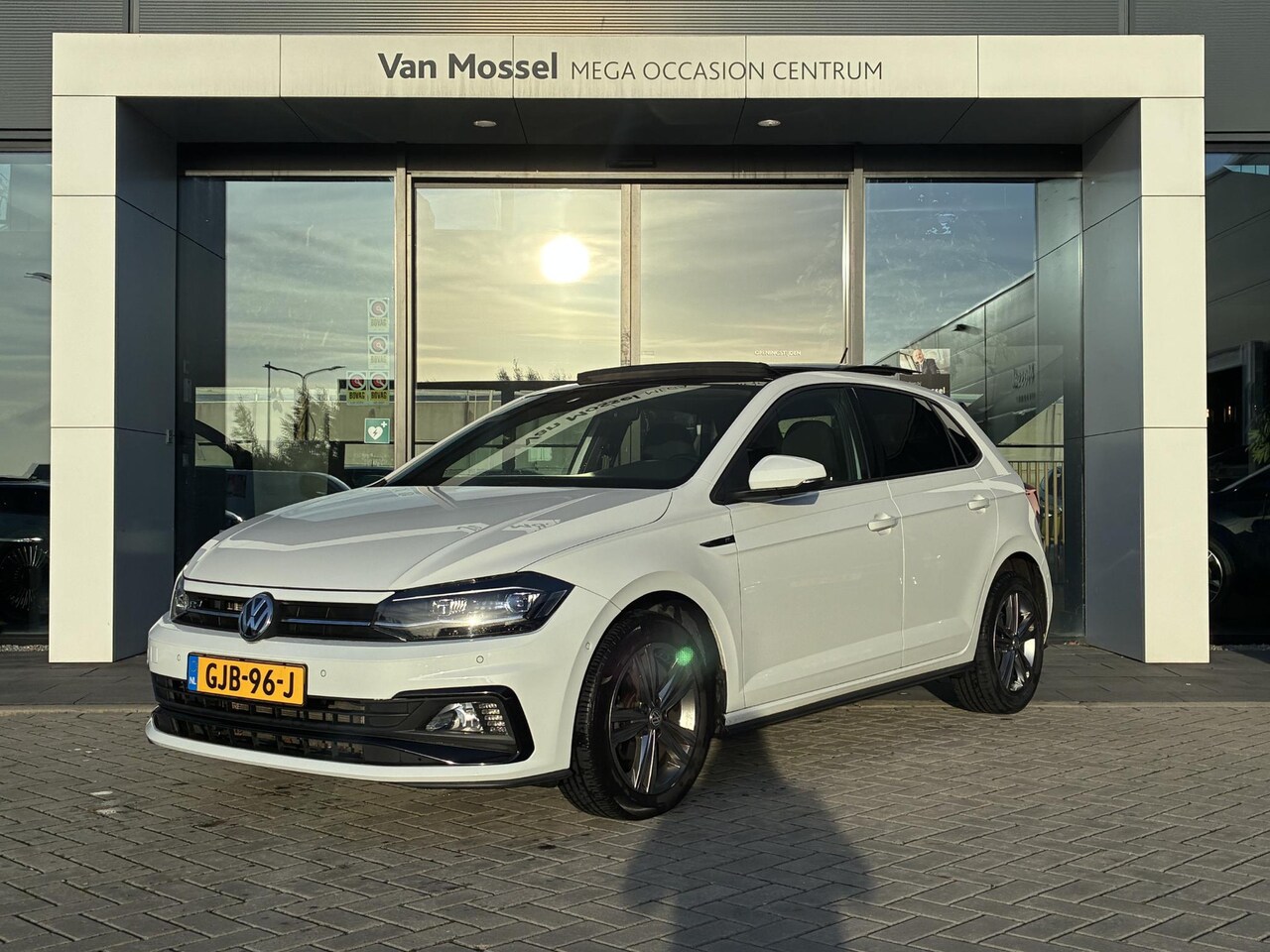 Volkswagen Polo - 1.0 TSI R-Line | PANORAMADAK | DODEHOEK DETECTIE | STOELVERWARMING | CAMERA | APPLE CARPLA - AutoWereld.nl