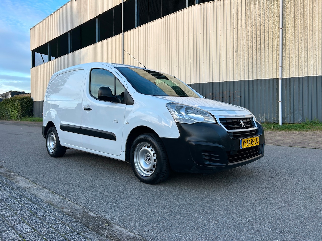 Peugeot Partner - 120 1.6 BlueHDi 75 L1 XR Nw APK + Grote Beurt - AutoWereld.nl