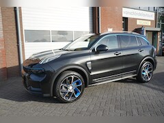 Lynk & Co 01 - 1.5 261PK *NL AUTO* DEALER ONDERHOUDEN 20X OP VOORRAAD 360CAMERA 6, 6KWH LADER PANORAMADAK