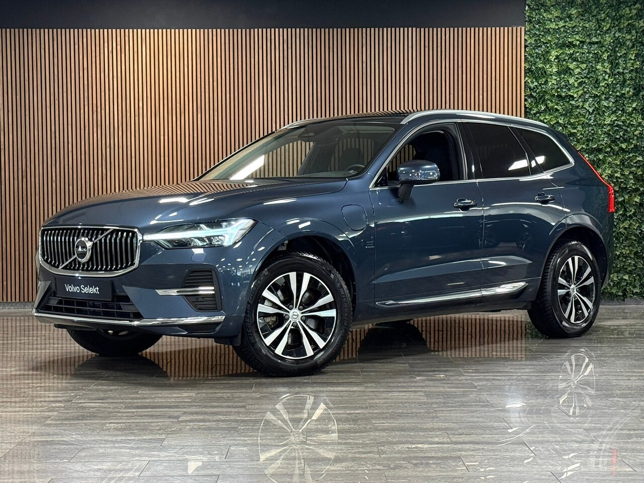Volvo XC60 - T6 AWD Recharge Bright Long Range | Trekhaak | All Season banden | Adaptieve Cruise Contro - AutoWereld.nl