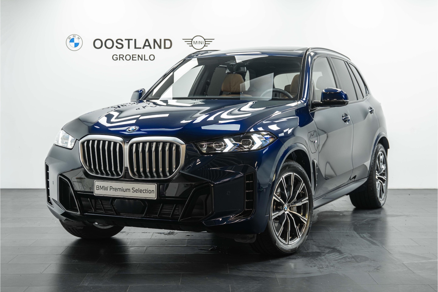 BMW X5 - xDrive50e M Sport Automaat / Trekhaak / Panoramadak / Comfortstoelen / Comfort Access / Bo - AutoWereld.nl