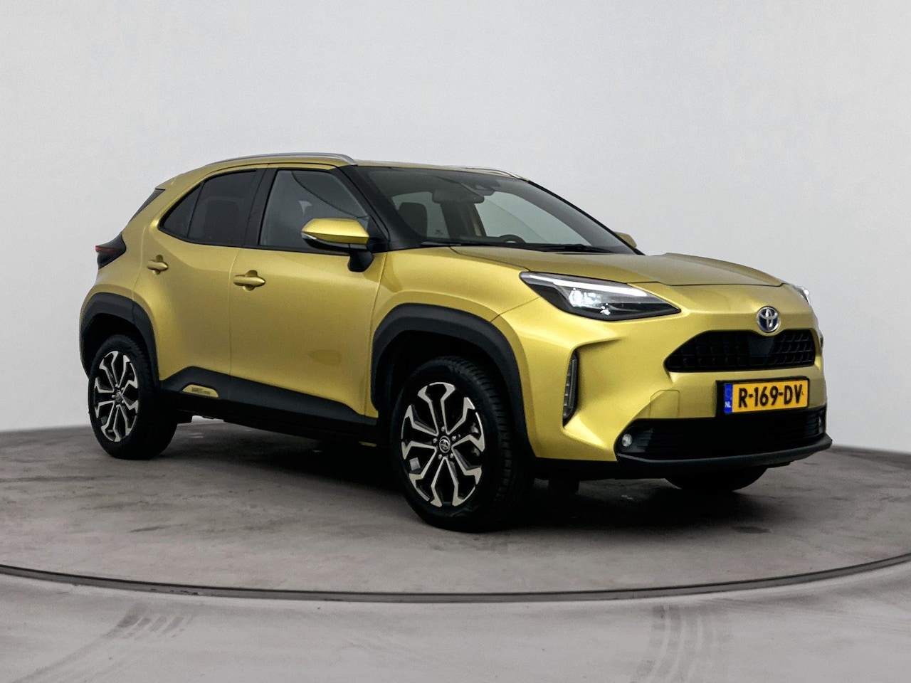 Toyota Yaris Cross - 1.5 Hybrid Dynamic | Apple Carplay / Android Auto | Adaptive Cruise | Full LED | Keyless | - AutoWereld.nl