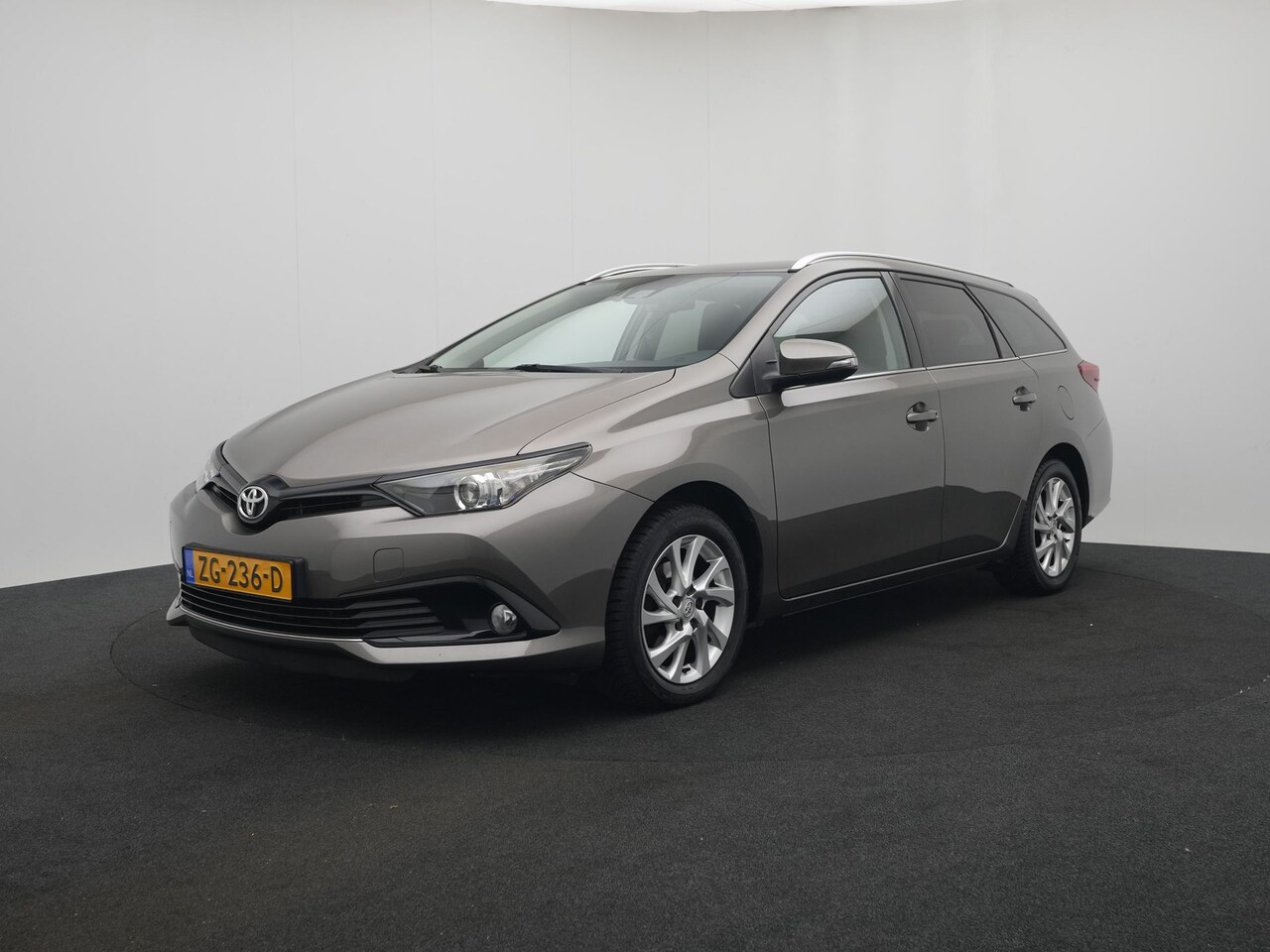 Toyota Auris Touring Sports - 116 PK Energy Plus | NL Auto | Navigatie | Parkeersensor achter | - AutoWereld.nl