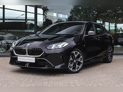 BMW 1-serie - 120 M Sport Automaat / Sportstoelen / M Adaptief onderstel / Achteruitrijcamera / PDC