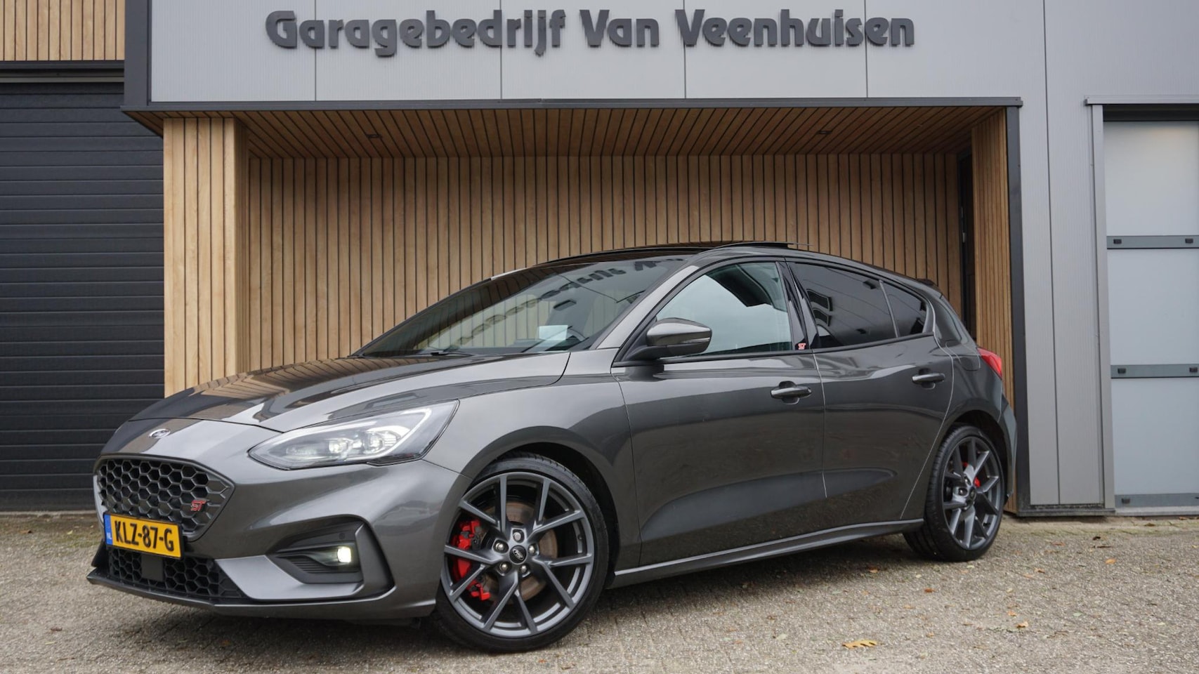 Ford Focus - 2.3 279pk EcoBoost ST-3 Pano.Dak HUD *Performance Pack* 19inch LM Recaro *ACC* Stoel & Stu - AutoWereld.nl