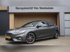 Ford Focus - 2.3 279pk EcoBoost ST-3 Pano.Dak HUD *Performance Pack* 19inch LM Recaro *ACC* Stoel & Stu