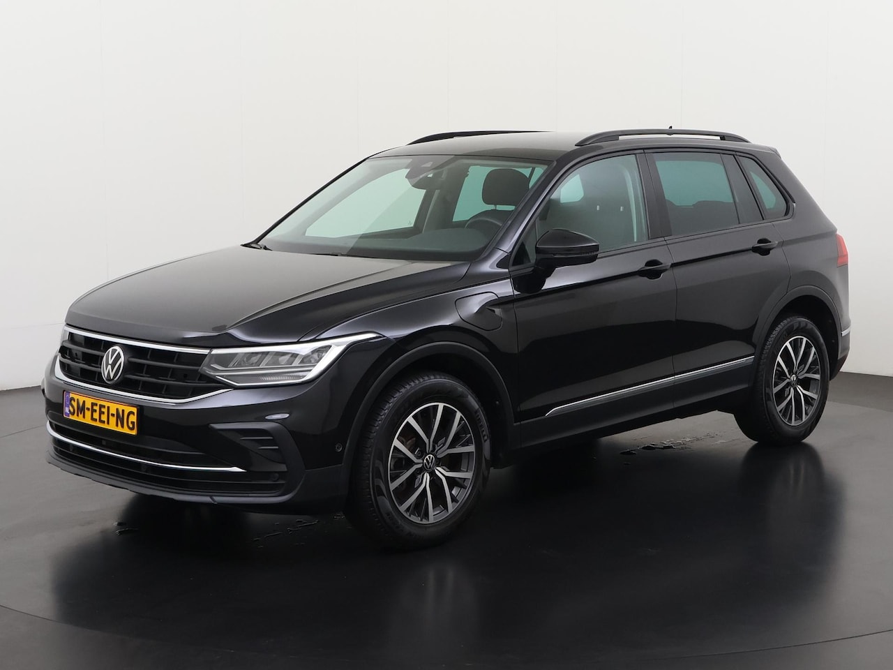 Volkswagen Tiguan - 1.4 TSI eHybrid Life | Trekhaak | Camera | Zondag Open! - AutoWereld.nl