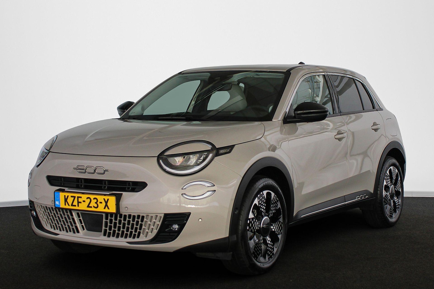 Fiat 600e - La Prima 54 kWh Leder Stoelverwarming Massage Keyless Camera - AutoWereld.nl