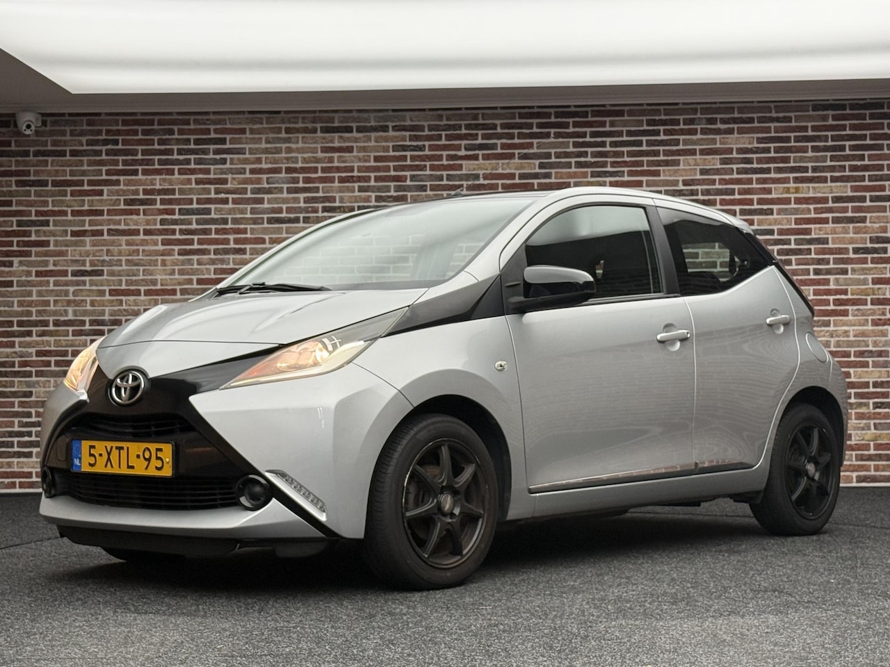 Toyota Aygo - 1.0 VVT-i x-play 1.0 VVT-i x-play - AutoWereld.nl