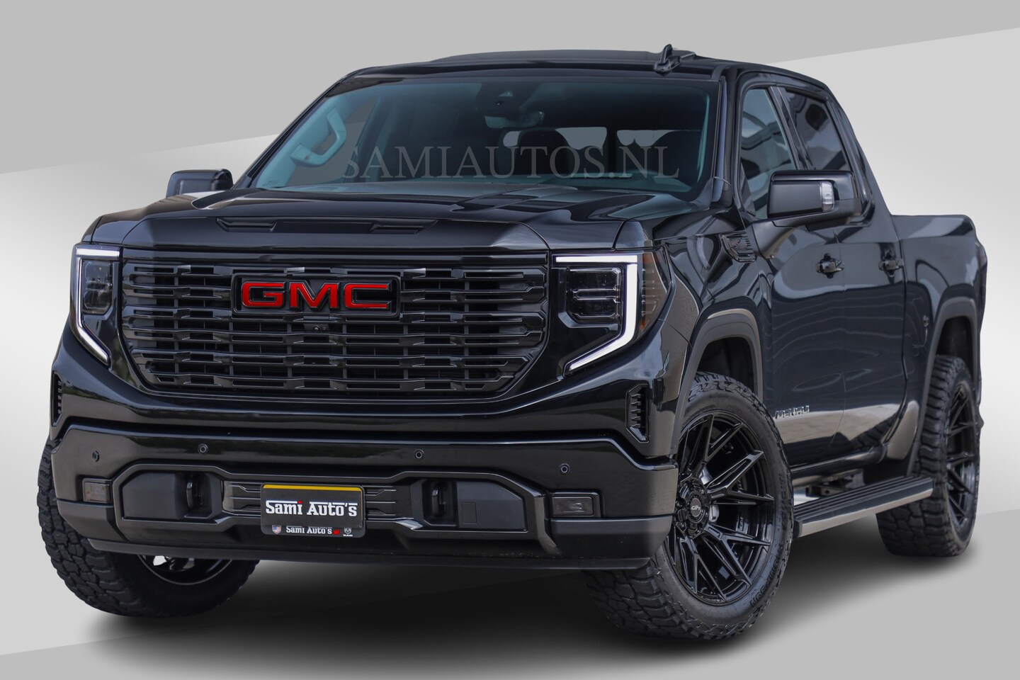 GMC Sierra - BLACK OPS DENALI 6.2 V8 426PK Full Option | €84950,- excl | De Meest Luxe Pick-Up in zijn - AutoWereld.nl