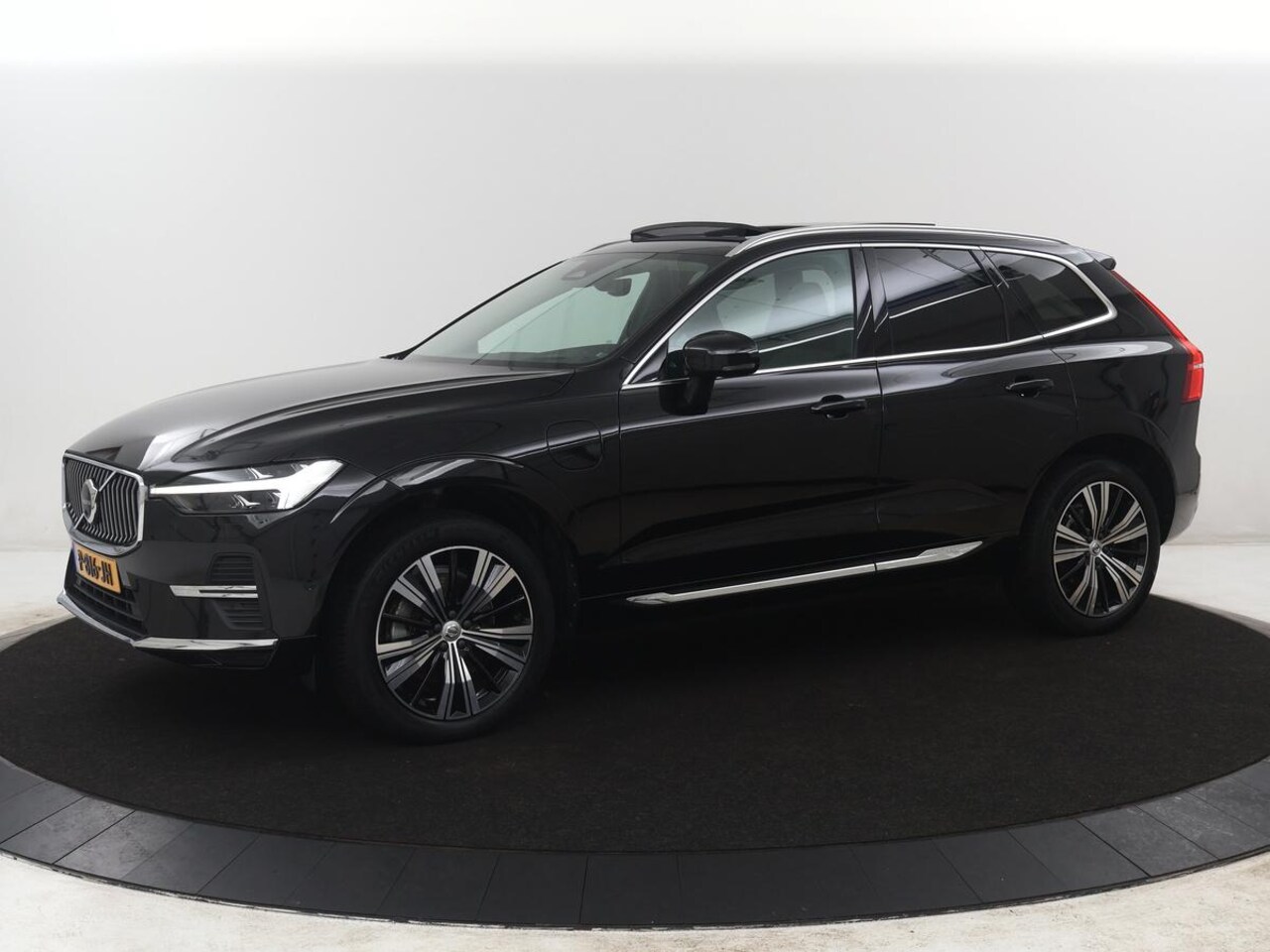 Volvo XC60 - 2.0 T8 Plug-in hybrid AWD Inscription | SOH 96,5% | Panoramadak | Trekhaak | Leder | Memor - AutoWereld.nl