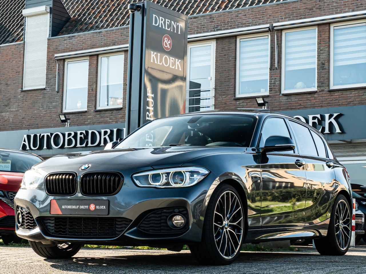 BMW 1-serie - 118i Centennial Exe M-Sport PANO HARMAN KARDON LED STOELVERW SHADOW LINE - AutoWereld.nl