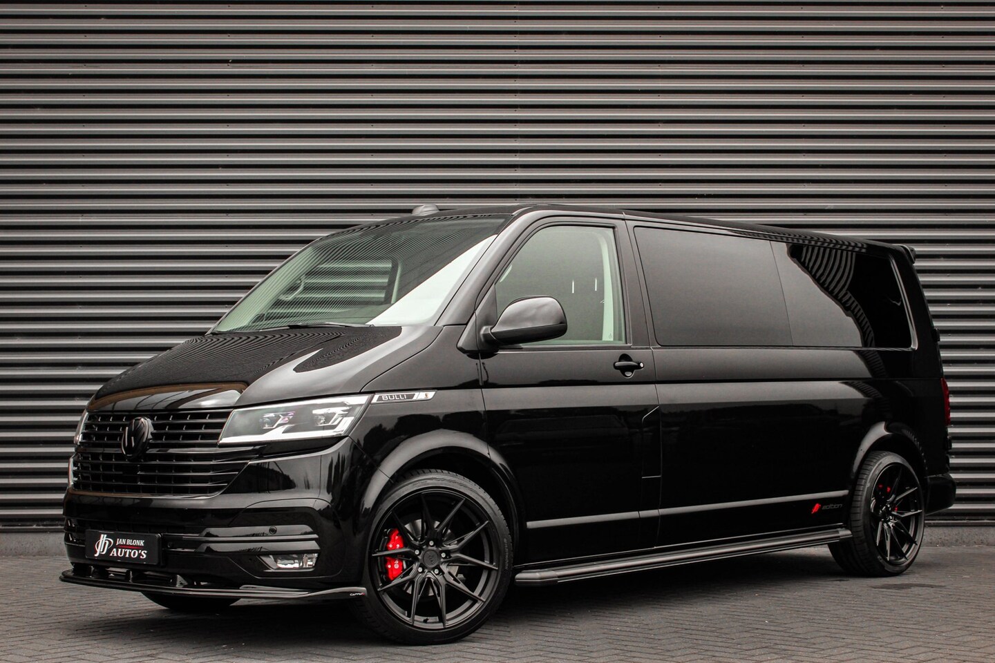 Volkswagen Transporter - 2.0 TDI L2H1 150PK BULLI DC DUBBEL CABINE / JB-EDITION / FULL OPTIONS / LEDER BEKLEDING / - AutoWereld.nl