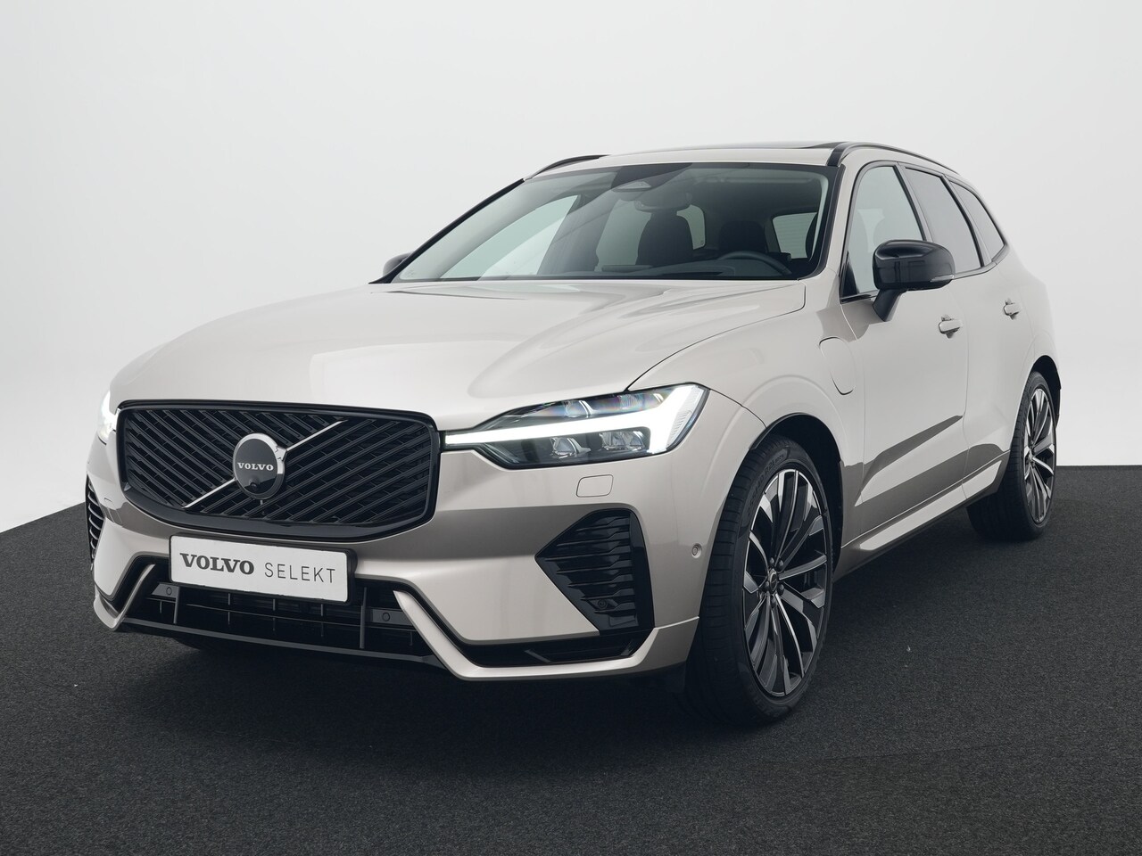 Volvo XC60 - T6 Recharge AWD Ultra Dark | Luchtvering | Head-Up | Harman/Kardon | 360° | Panoramadak | - AutoWereld.nl