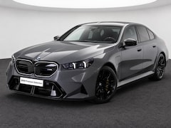 BMW M5 - Automaat / M Drive Professional / M Carbon-keramische remmen / Bowers & Wilkins / / Grigio