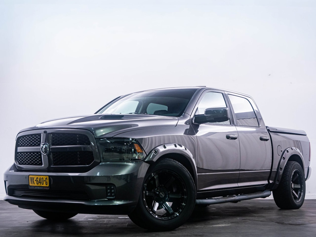 Dodge Ram 1500 - 5.7 V8 Quad Cab 6'4 Pano|Camera|PDC|Trekhaak! - AutoWereld.nl
