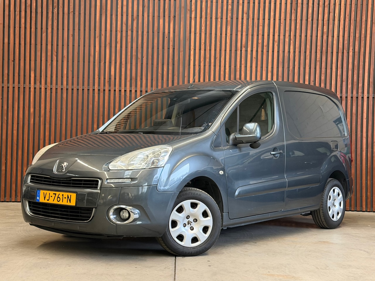 Peugeot Partner - 120 1.6 e-HDI L1 Navteq Airco-Cruise-Navi-BT/Tel-PDC-NL Auto-NAP - AutoWereld.nl