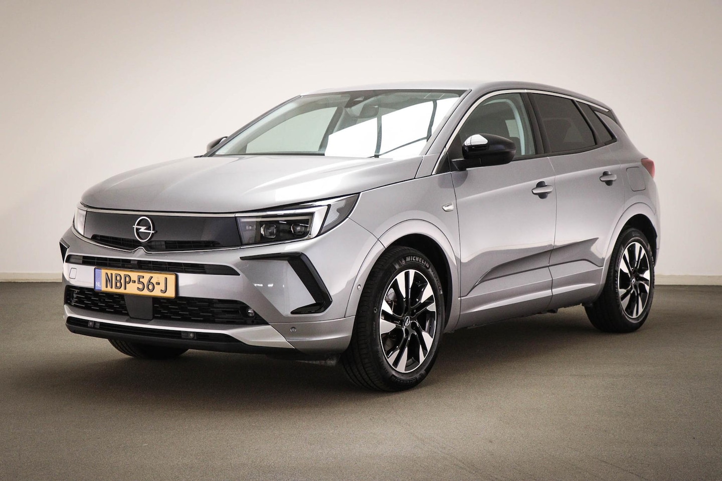 Opel Grandland - 1.6 Turbo Plug-In Hybrid Business Edition | STUURVERWARMING | DAB | APPLE | CAMERA - AutoWereld.nl